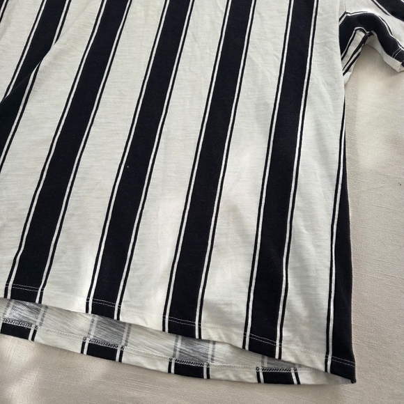 Guess Striped Black and White T-Shirt Vintage 90s Style XL - Picture 4 of 8